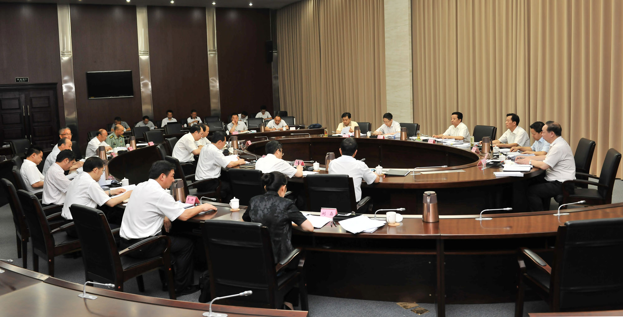市委常委班子专题民主生活会召开